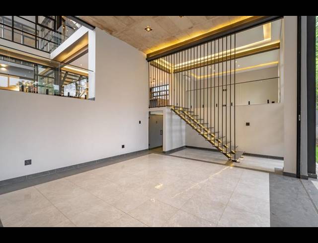 6 BEDROOM HOUSE FOR SALE IN WATERKLOOF